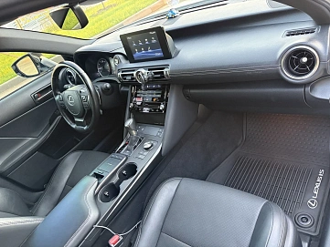 Lexus IS, 2020г., задний привод, автомат