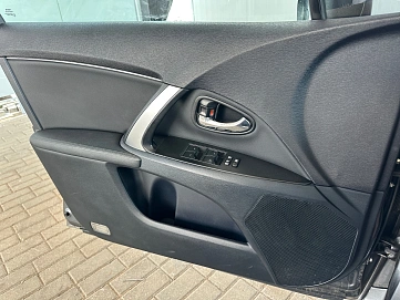 Toyota Avensis, 2012г., передний привод, вариатор