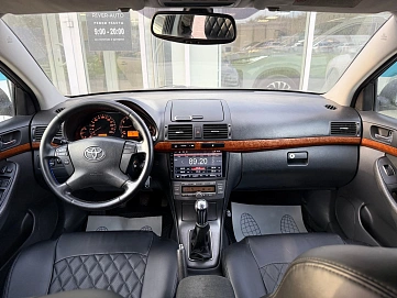 Toyota Avensis, 2006г., передний привод, механика