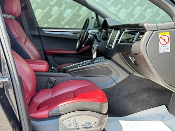 Porsche Macan, 2017г., полный привод, робот