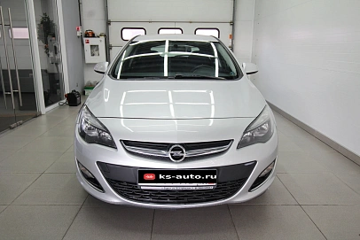 Opel Astra, 2012г., передний привод, механика