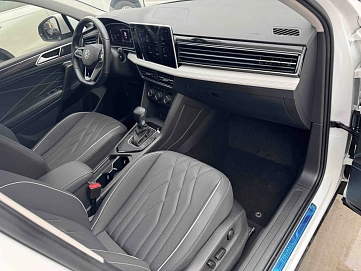Volkswagen Tiguan, 2022г., передний привод, робот