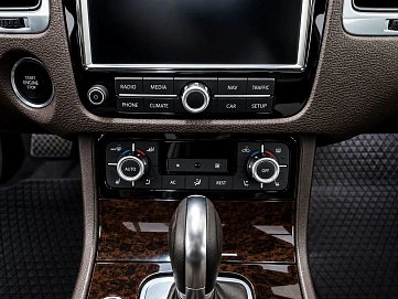 Volkswagen Touareg, 2011г., полный привод, автомат