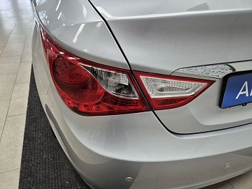 Hyundai Sonata, 2011г., передний привод, автомат