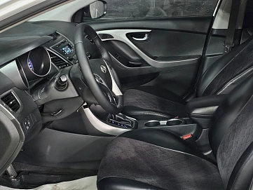 Hyundai Elantra, 2015г., передний привод, автомат