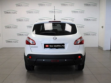 Nissan Qashqai, 2010г., передний привод, механика