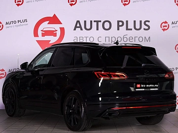 Volkswagen Touareg, 2018г., полный привод, автомат