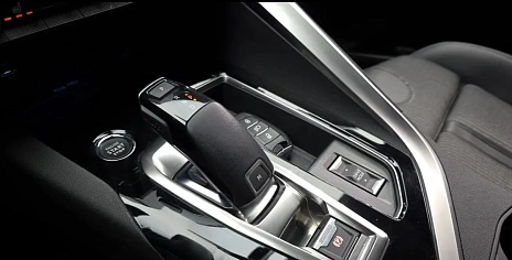 Peugeot 308, 2022г., передний привод, автомат