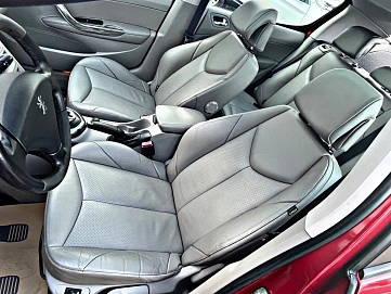 Peugeot 308, 2008г., передний привод, автомат
