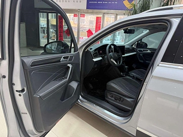 Volkswagen Tiguan, 2022г., передний привод, робот