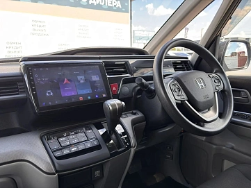 Honda Stepwgn, 2018г., передний привод, вариатор