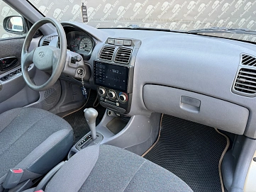 Hyundai Accent, 2002г., передний привод, автомат