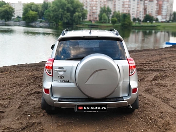 Toyota RAV4, 2011г, полный привод, вариатор