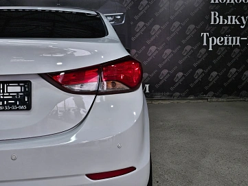 Hyundai Elantra, 2015г., передний привод, автомат