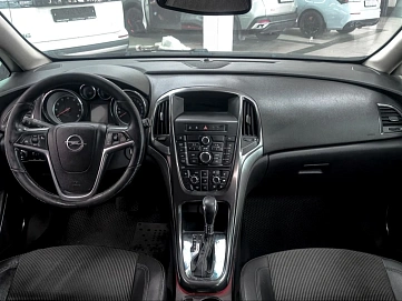 Opel Astra, 2010г., передний привод, автомат
