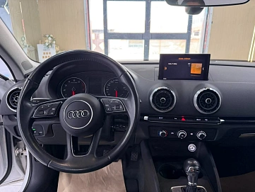 Audi A3, 2018г., передний привод, робот