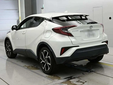 Toyota C-HR, 2018г., передний привод, вариатор