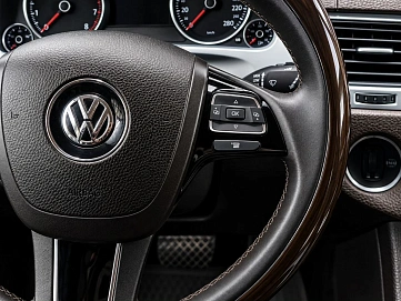 Volkswagen Touareg, 2011г., полный привод, автомат