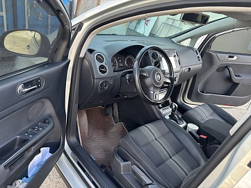 Volkswagen Golf, 2012г., передний привод, робот