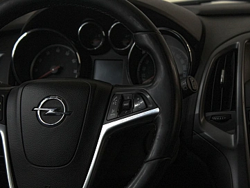 Opel Astra, 2012г., передний привод, автомат