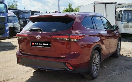 Toyota Highlander, 2021г, полный привод, автомат