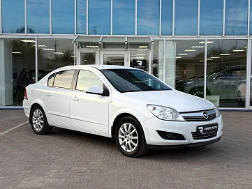 Opel Astra, 2013г., передний привод, механика