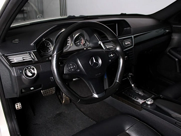 Mercedes-Benz E-Класс, 2011г., задний привод, автомат