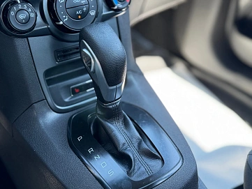 Ford Fiesta, 2015г., передний привод, робот