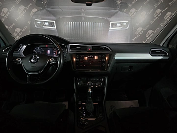 Volkswagen Tiguan, 2018г., полный привод, робот