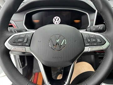 Volkswagen Lavida, 2023г., передний привод, робот