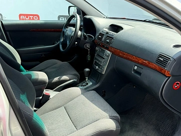 Toyota Avensis, 2005г., передний привод, автомат