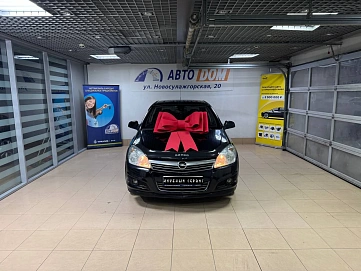 Opel Astra, 2011г., передний привод, автомат