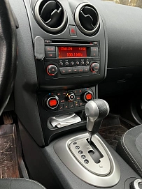Nissan Qashqai, 2010г., полный привод, вариатор