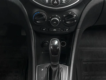 Hyundai Solaris, 2015г., передний привод, автомат
