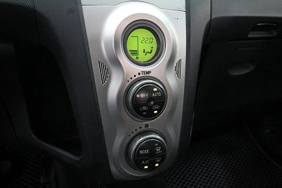 Toyota Yaris, 2008г., передний привод, робот