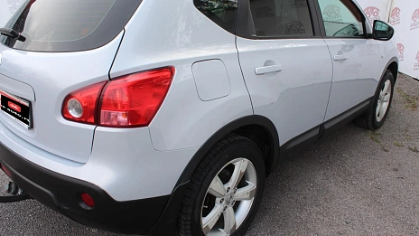 Nissan Qashqai, 2008г., передний привод, механика
