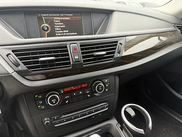 BMW X1, 2011г., передний привод, автомат