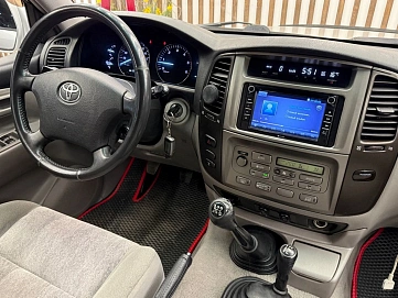 Toyota Land Cruiser, 2006г., полный привод, механика