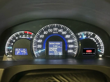 Toyota Camry, 2013г., передний привод, автомат