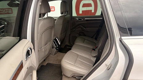 Porsche Cayenne, 2011г., передний привод, автомат