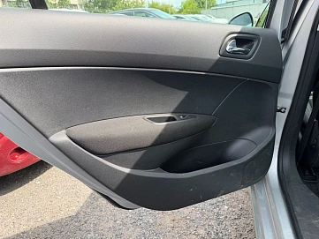 Peugeot 408, 2013г., передний привод, механика
