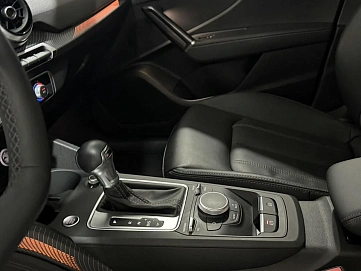 Audi Q2, 2022г., передний привод, робот