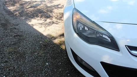 Opel Astra, 2014г., передний привод, механика