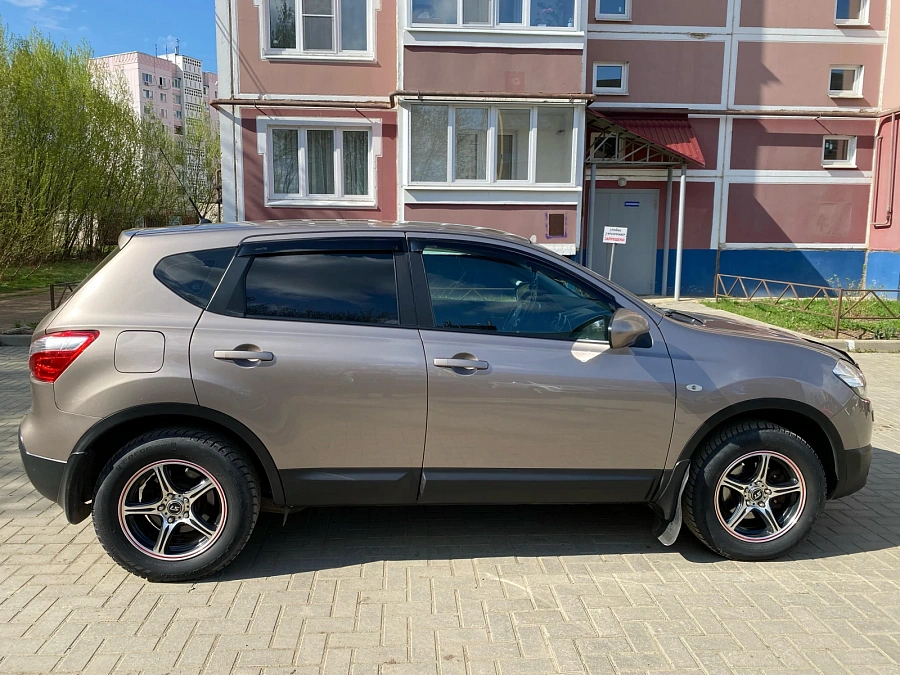 Nissan Qashqai, 2012г., передний привод, механика