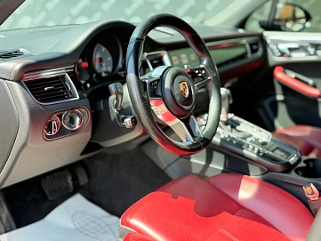 Porsche Macan, 2017г., полный привод, робот