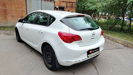 Opel Astra, 2015г., передний привод, автомат