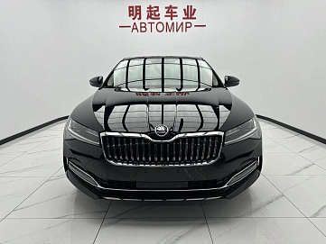Skoda Superb, 2022г., передний привод, робот