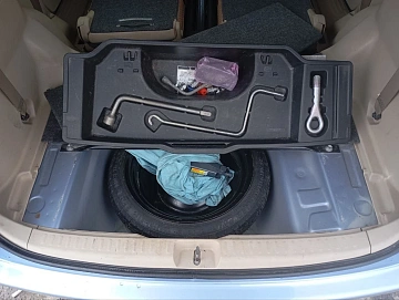 Toyota Sienta, 2013г., передний привод, вариатор