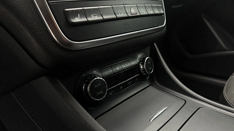 Mercedes-Benz GLA, 2015г., передний привод, робот