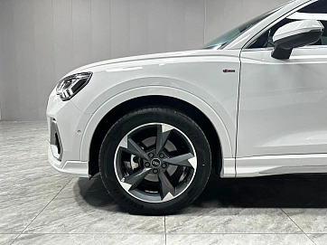 Audi Q3, 2023г., передний привод, робот